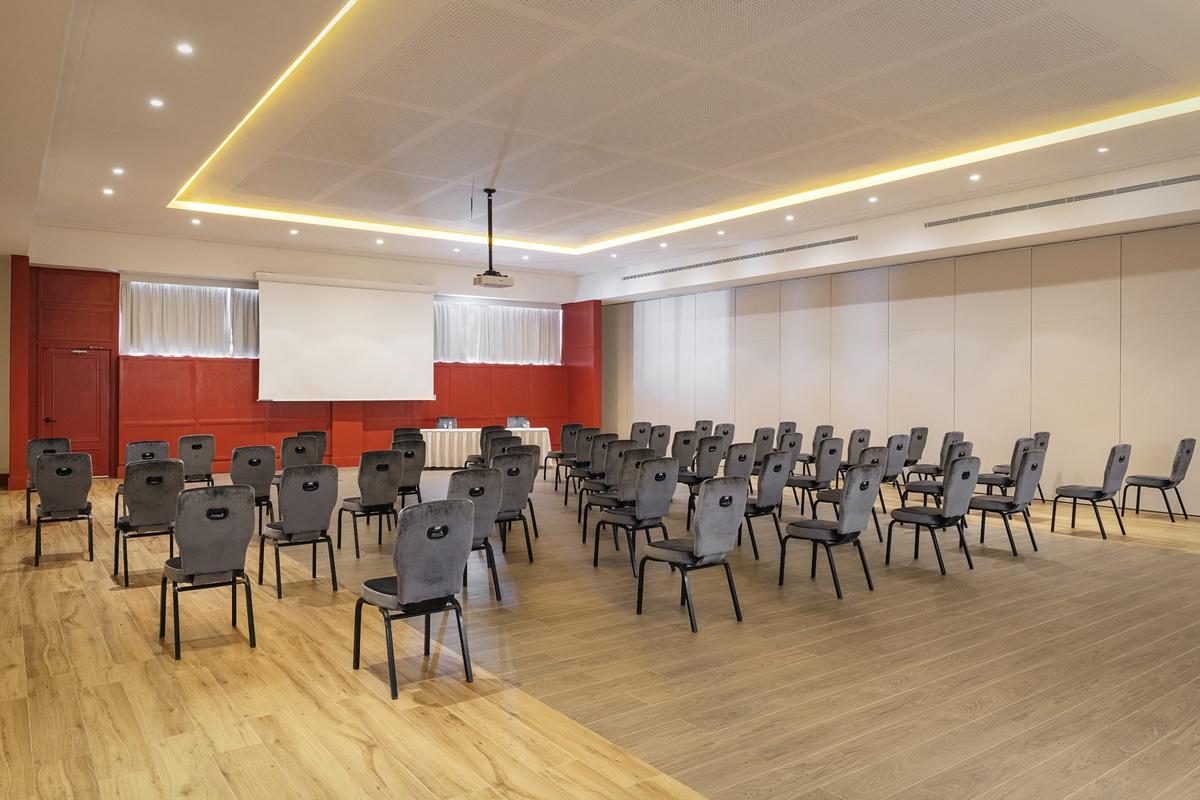 Отель Ocean Eden Bay (Adults Only) Spring Rises Экстерьер фото Meeting room