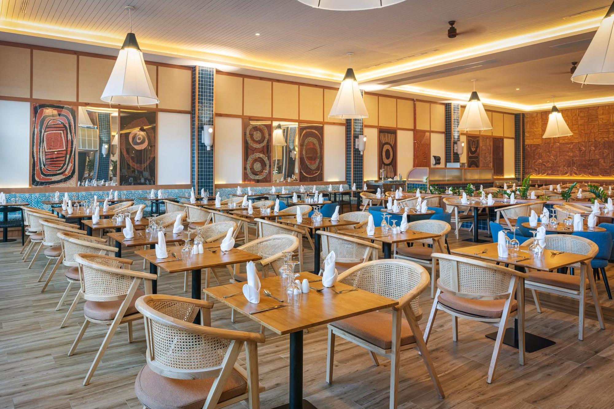 Отель Ocean Eden Bay (Adults Only) Spring Rises Экстерьер фото The interior of the restaurant