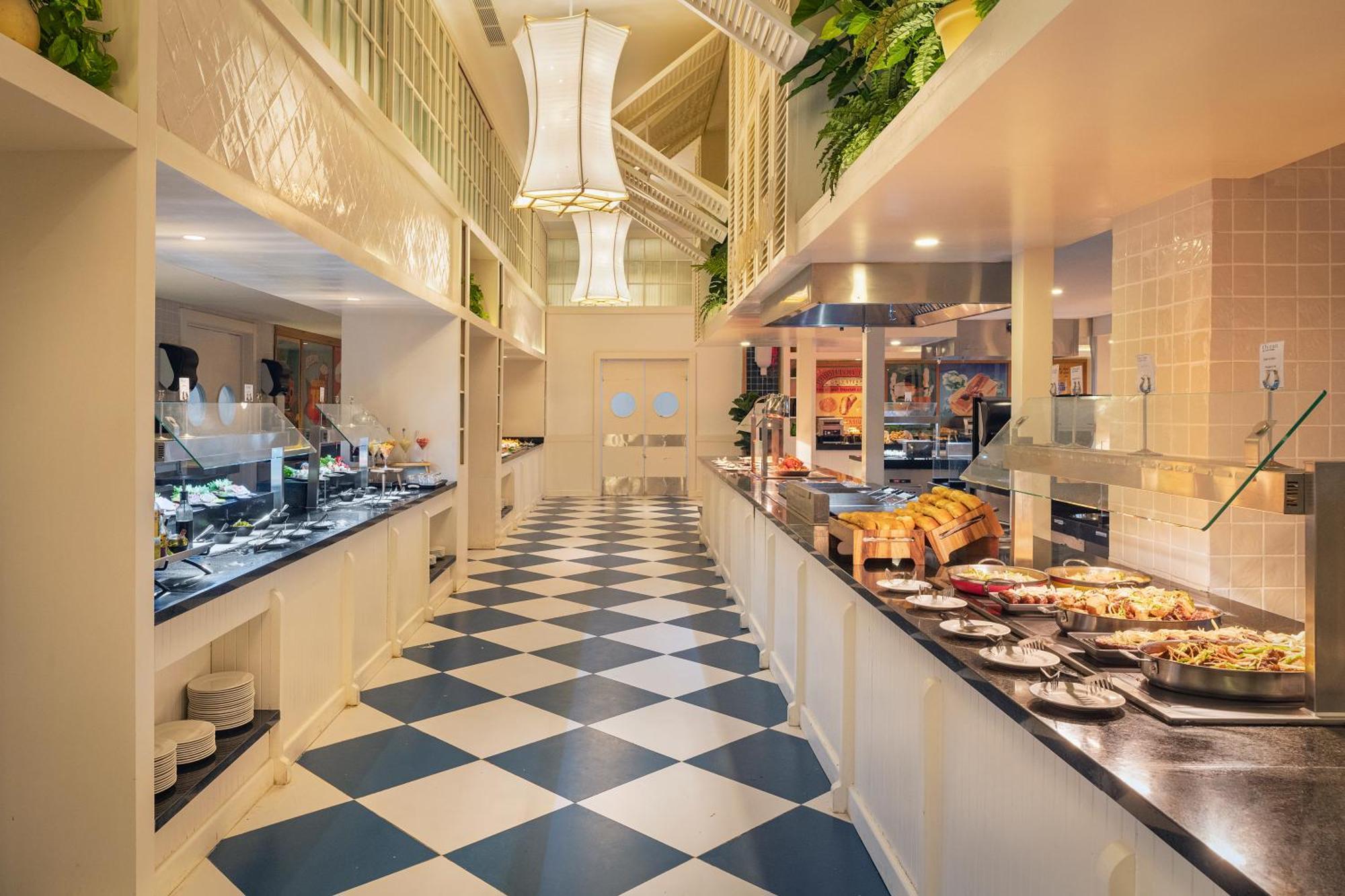 Отель Ocean Eden Bay (Adults Only) Spring Rises Экстерьер фото The buffet at the hotel